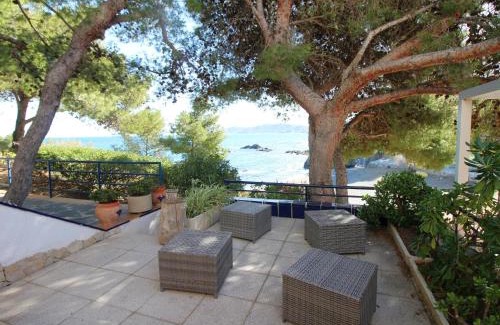 Llanca House | Casa en Primera Línea de Mar con Acceso Directo a Playa y Vistas Espectaculares - ES-228-176