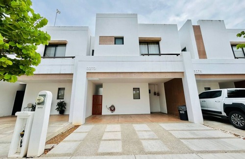 Mazatlan House | Casa en privada frente a la alberca by PartnerHost