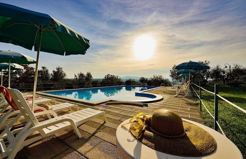 Po' Bandino House | Casa Erbetta B: A characteristic and welcoming apartment that is part of an ancient country house surrounded by the greenery, with Free WI-FI.