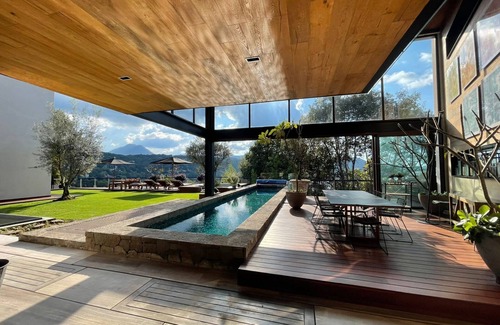 Valle de Bravo House | Casa Escondida: With spectacular lake and forest view