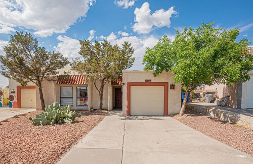 El Paso House | Casa escondido/ Entire home in El Paso, TX