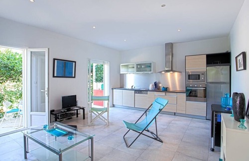 Erbalunga Apartment | Casa Estel - Blue, apartment in downtown of Erbalunga