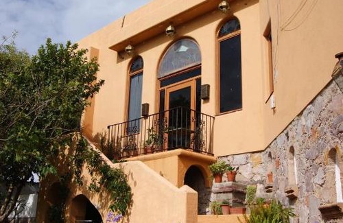 Marfil Bed & Breakfast | Casa Estela y Virgilio B&B