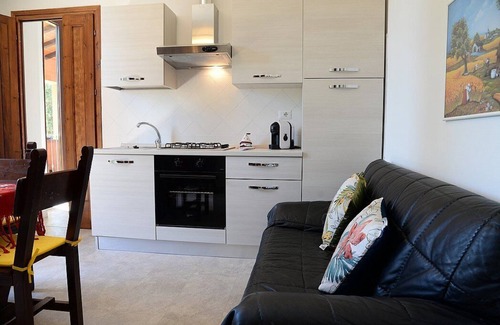 Chiusi House | Casa Fattorina C: A characteristic and welcoming apartment surrounded by the greenery, with Free WI-FI.