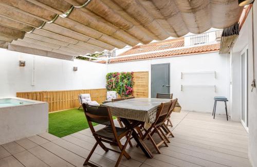 Sevilla Este House | Casa FIBES - Congresos parking y alberca