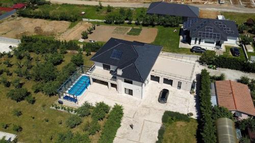 Sinmartin Villa | Casa Fischer