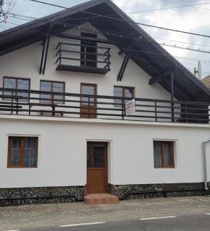 Cartisoara House | Casa Floare de Colt