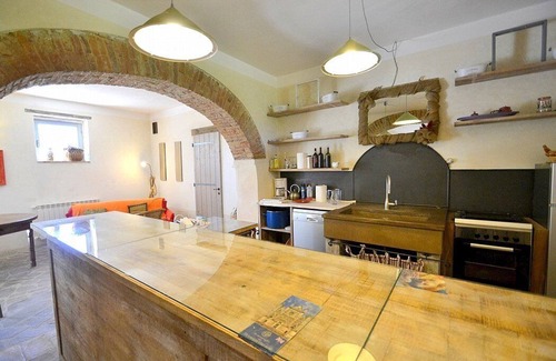 Castiglione del Lago House | Casa Flora B: A characteristic and welcoming apartment that is part of a villa surrounded by the greenery, with Free WI-FI.