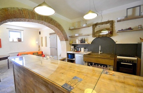 Castiglione del Lago House | Casa Flora M: A characteristic and welcoming apartment that is part of a villa surrounded by the greenery, with Free WI-FI.
