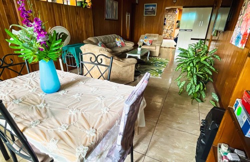 Heredia House | Casa Flores is a spacious 3 bd, 3 bath house in Heredia "The City of Flowers".