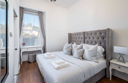 Broughty Ferry House | Casa Fresa - Tartan Suite - Broughty Ferry