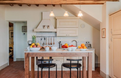 Capannori Apartment | Casa Gennaro a 3 bedrooms farmhouse apartment with pool in Lucca