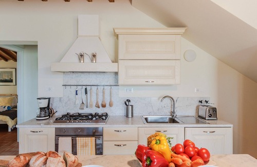 Capannori Apartment | Casa Gennaro a 3 bedrooms farmhouse apartment with pool in Lucca