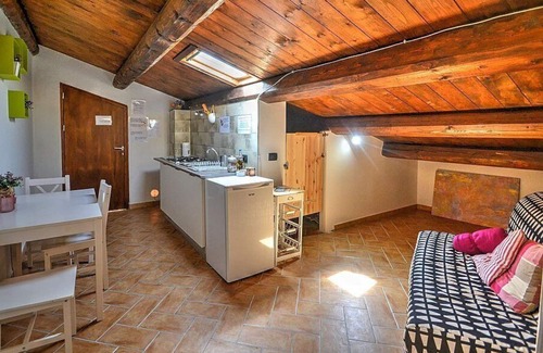 Spoleto House | Casa Geranio A: A modern and graceful apartment situated in a quiet location, a few minutes from the town center, with Free WI-FI.