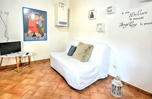 Spoleto House | Casa Geranio C: A modern and graceful apartment situated in a quiet location, a few minutes from the town center, with Free WI-FI.