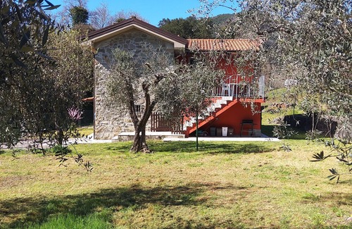 Follo Apartment | Casa Gianni Ampio Spazio Verde Recintato Ideale per Cani