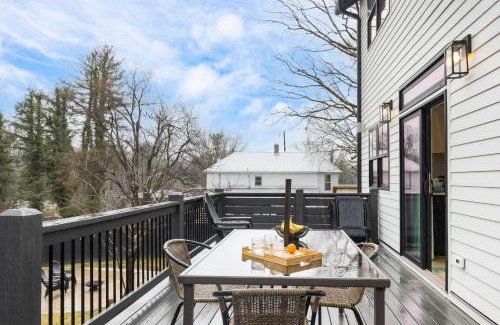 Candler House | Casa Grada by AvantStay Loft-Style Group Retreat