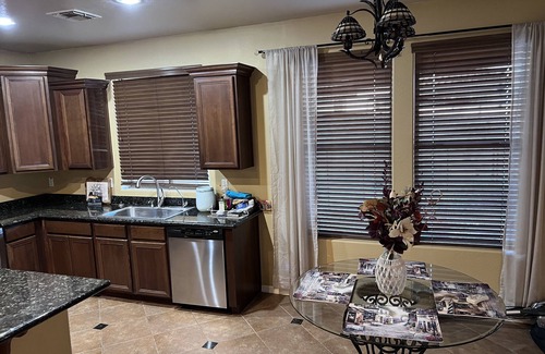 Casa Grande House | Casa Grande retreat 10 min from downtown, with a pool