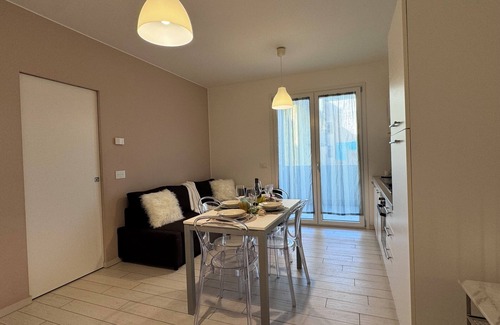 Sottomarina Apartment | Casa Helios - Two Bedroom Apartment, Sleeps 6