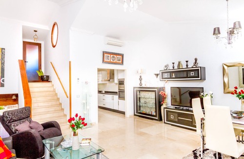 Mogan Villa | Casa Holmston Anfi Tauro. Great design, views, private hot tub & communal pool.