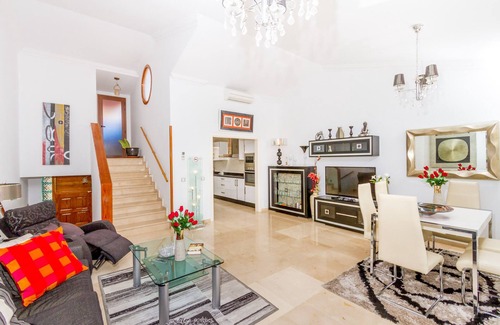 Mogan Villa | Casa Holmston Anfi Tauro. Great design, views, private hot tub & communal pool.