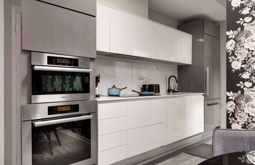 Leslieville Hotel | Casa Hotel Elegant Suite w Patio, BBQ Grill!