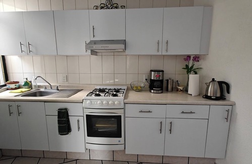 Morelia House | Casa Iona, beginning of downtown Morelia, warm, clean, coffee and garage included.