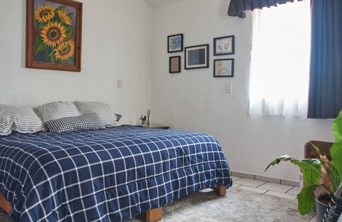 Morelia House | Casa Iona, beginning of downtown Morelia, warm, clean, coffee and garage included.