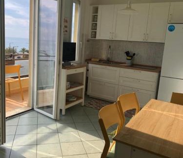 Borghetto Santo Spirito Apartment | Casa Isa a 30 metri dalla spiaggia