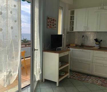 Borghetto Santo Spirito Apartment | Casa Isa a 30 metri dalla spiaggia