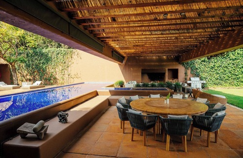 El Santuario House | Casa Izar, Magnificent Modern House with Pool and Lake View