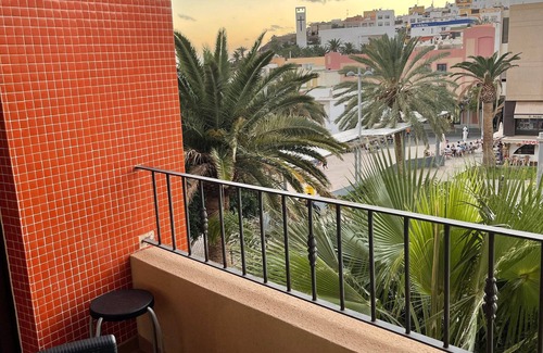 Morro Jable Apartment | Casa Jandía is an apartment with terrace in the center and 100 meters from the beach.