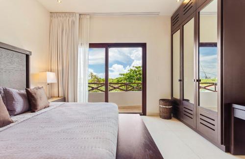 Isla Mujeres Villa | Casa Javi- Ocean Front located Mid Isla Mujeres