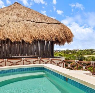 Isla Mujeres Villa | Casa Javi- Ocean Front located Mid Isla Mujeres