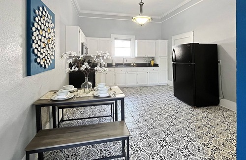 Government Hill House | Casa Joy: Chic Historic Home w/King Bed