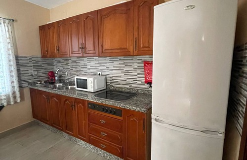 Isla Cristina House | Casa La Peña (Pet friendly) 1 min drive from the beach!