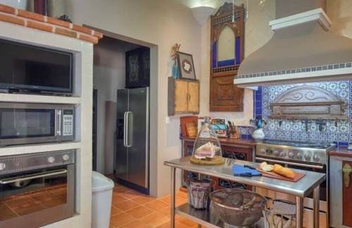 Centro House | Casa La Perlita - Large Luxury Colonial in Centro - Garden, Gazebo, Big Pool ❤️