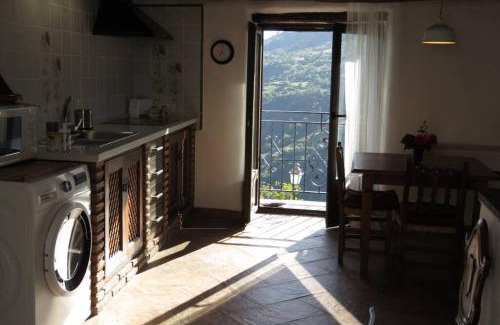 Bubion House | Casa La Soleá. Vistas al pueblo y la Sierra