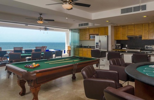 South Shore Hotel Area Villa | Casa La Vista - 25,000 Square Feet Oceanfront Excellence!