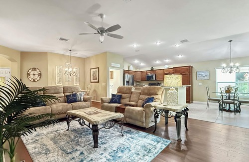 The Villages House | Casa LaBelle Retreat 2/2 prime location - Dog Friendly