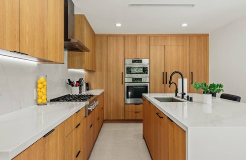 Encino House | Casa Leona - Modern Masterpiece Behind Private Gates w/Pool & Chef's Kitchen