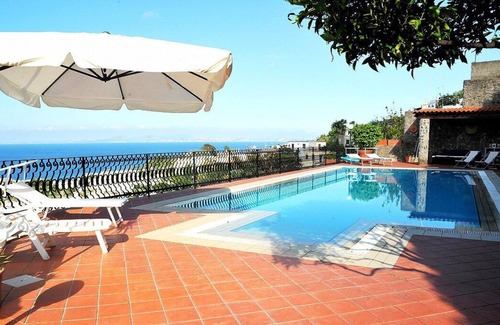 Lacco Ameno House | Casa Licinia: A graceful independent house situated in a quiet location, a few minutes from the town center.