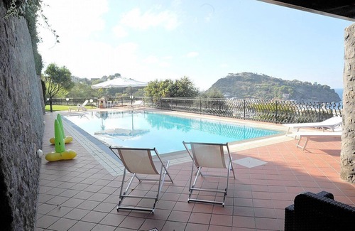 Lacco Ameno House | Casa Licinia: A graceful independent house situated in a quiet location, a few minutes from the town center.