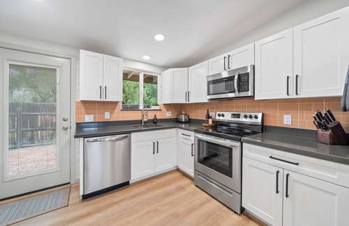Campus Farm House | Casa Limbo: 2BD/1BA Cozy Desert Retreat, UofA Campus Farm/St. Phillip's Plaza