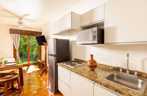 North End Hotel | Casa Lotería -Pueblito Sayulita- Colorful, Family and Relax Experience with Private Parking and Pool