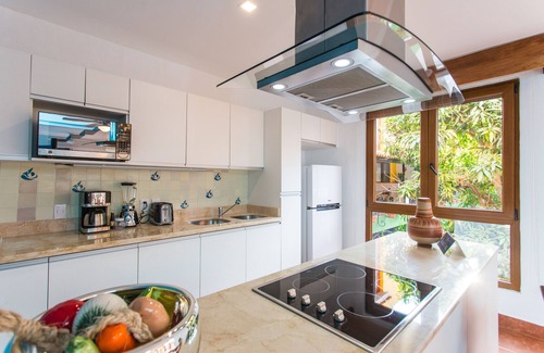 North End Hotel | Casa Lotería -Pueblito Sayulita- Colorful, Family and Relax Experience with Private Parking and Pool