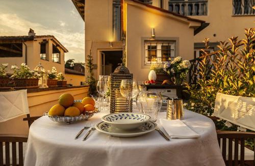 Lucca Historical Center Apartment | Casa Luca, THE 1500S PALACE TERRACE APARTMENT IN LUCCA, Air Conditioning Wifi Views