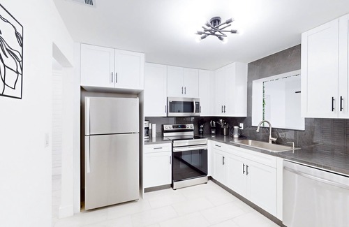 Driftwood House | Casa Lucia 5 Bedroom Home with Pool Near Hard Rock Casino