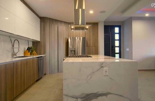 Colonia El Progreso Condo | CASA LUKAZ, OPULENCE, SECURITY & FUN