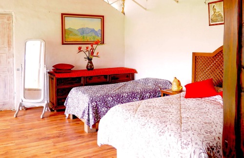 El Santuario House | Casa LUNAH Cabalgatas y Meditación